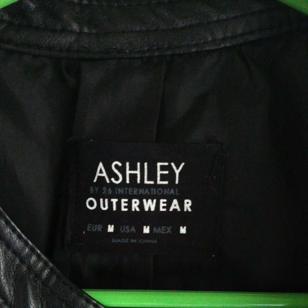 Ashley By 26 International Black Leather Jacket Timeless Style - Picture 2 of 3